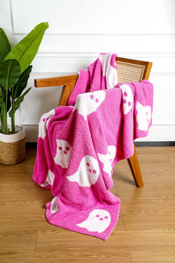 Bright Pink Two-Tone Colorblock Halloween Cute Ghost Printed Blanket