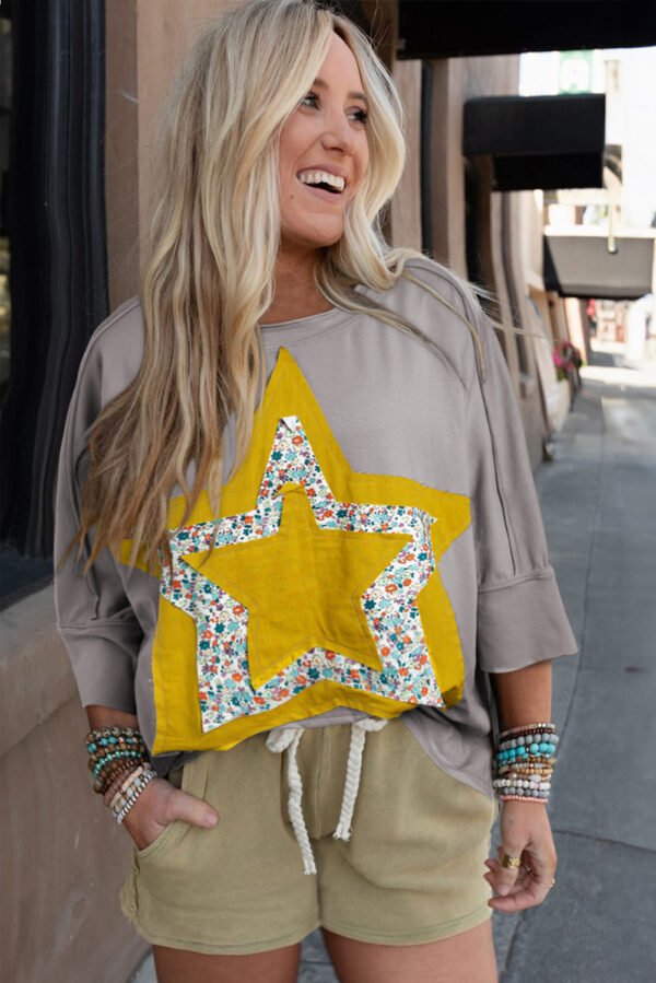 Medium Grey Floral Star Patched Pattern 3/4 Sleeve Plus Size Top