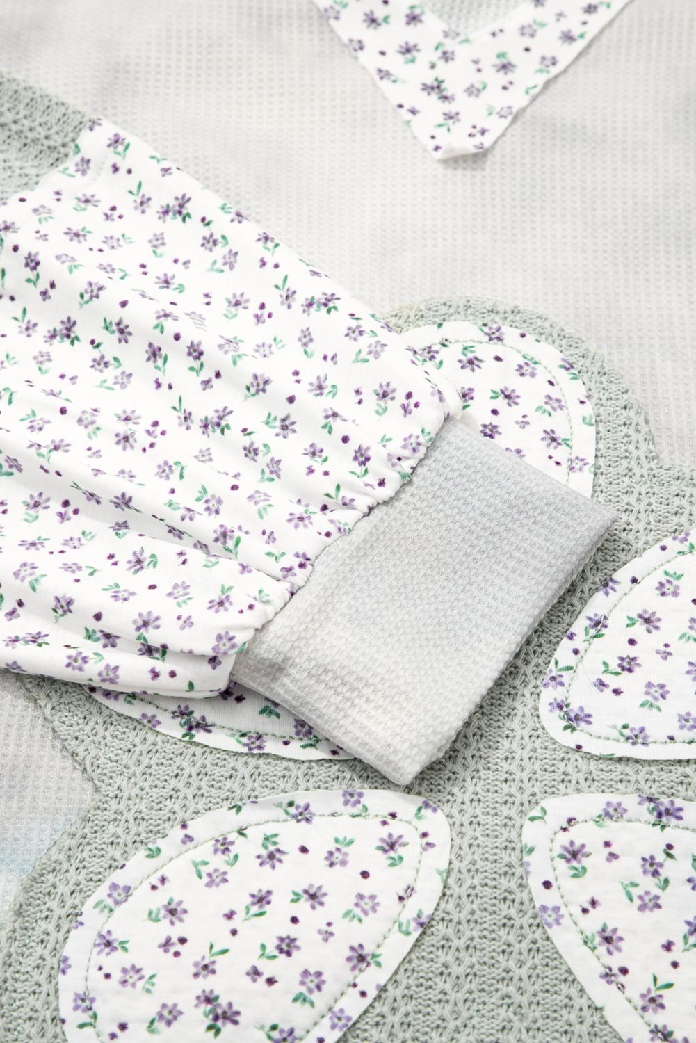 Green Floral Patched Waffle Textured Colorblock V Neck Casual Hooded Top