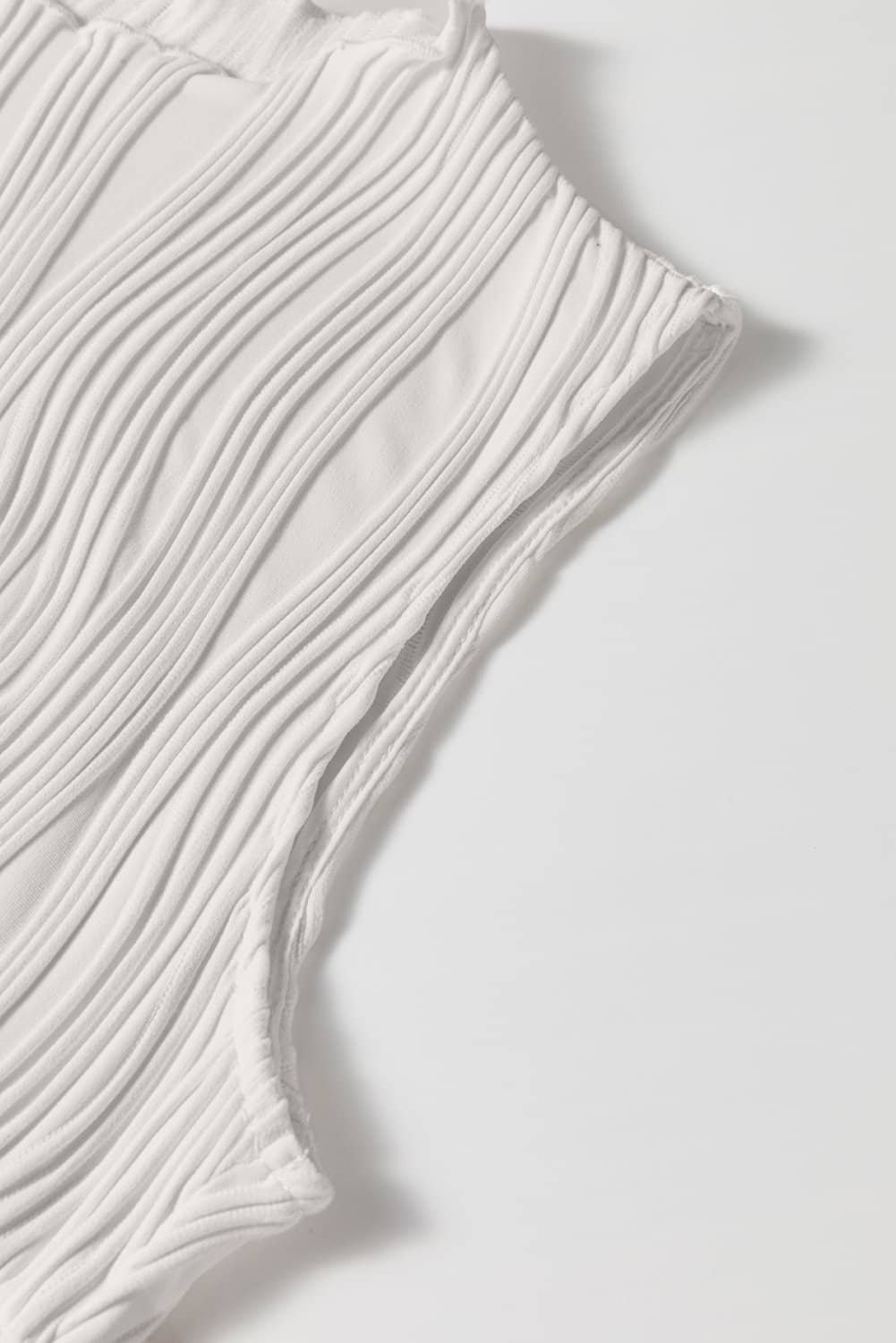 White Solid Color Wavy Textured Round Neck Tank Top