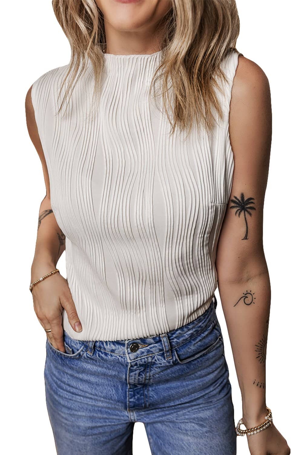 White Solid Color Wavy Textured Round Neck Tank Top