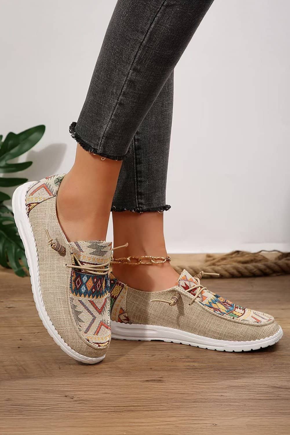 Beige Geometric Lace-Up Decor Slip On Shoes
