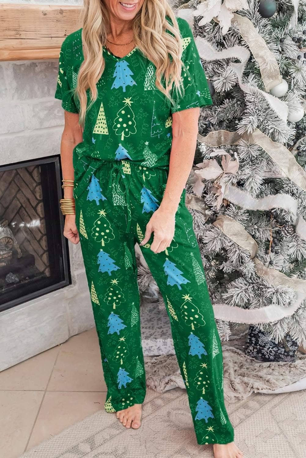 Green Christmas Tree Print V Neck Tee And Pants Lounge Set