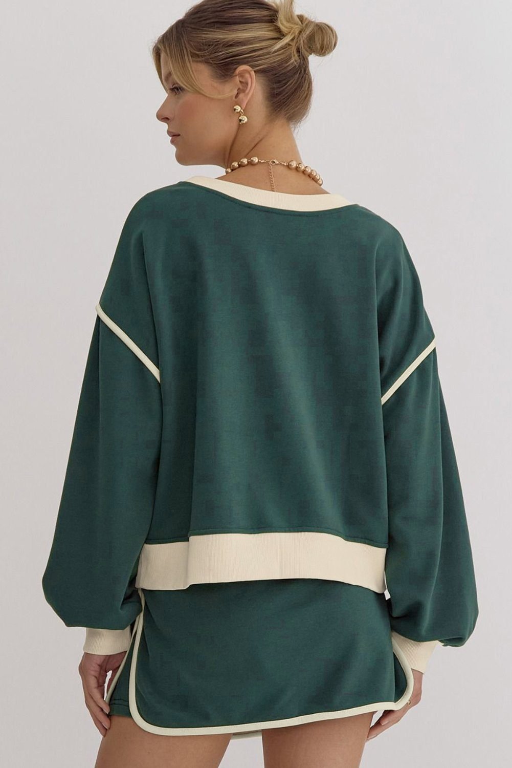 Evergreen Color Contrast Loose Pullover And Lace-Up Waist Skort Set