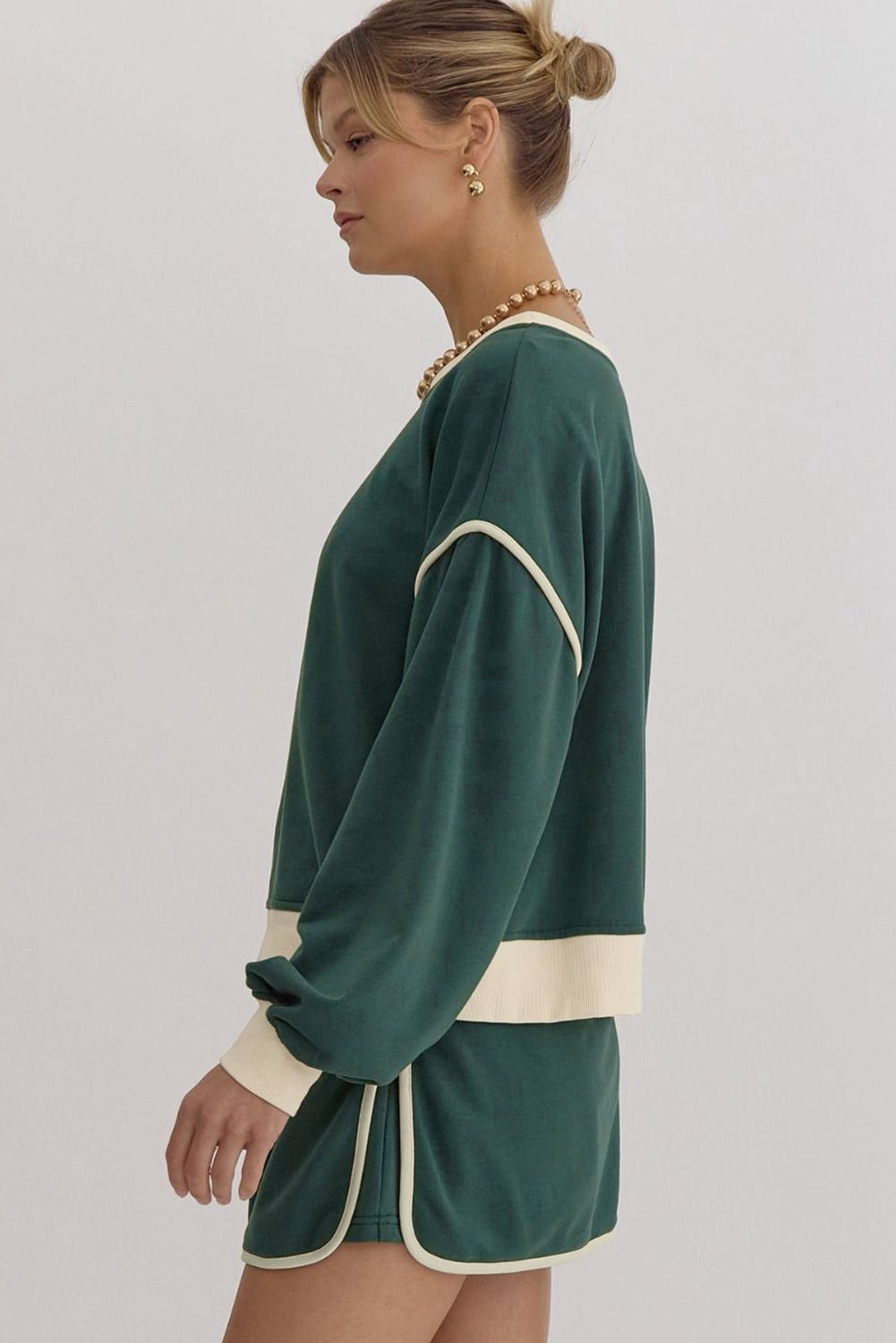 Evergreen Color Contrast Loose Pullover And Lace-Up Waist Skort Set