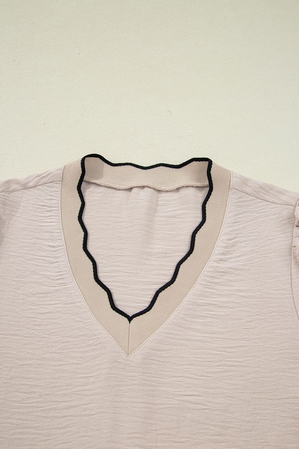 Jet Stream Contrast Scallop Trim V Neck Long Sleeve Blouse