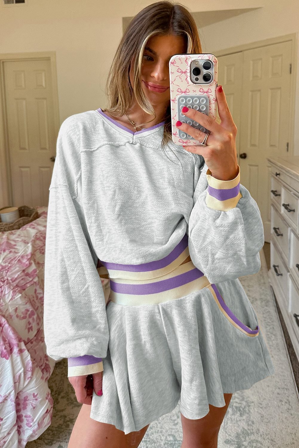 Light Grey Contrast Striped Bands Cropped Pullover And Athletic Short Set