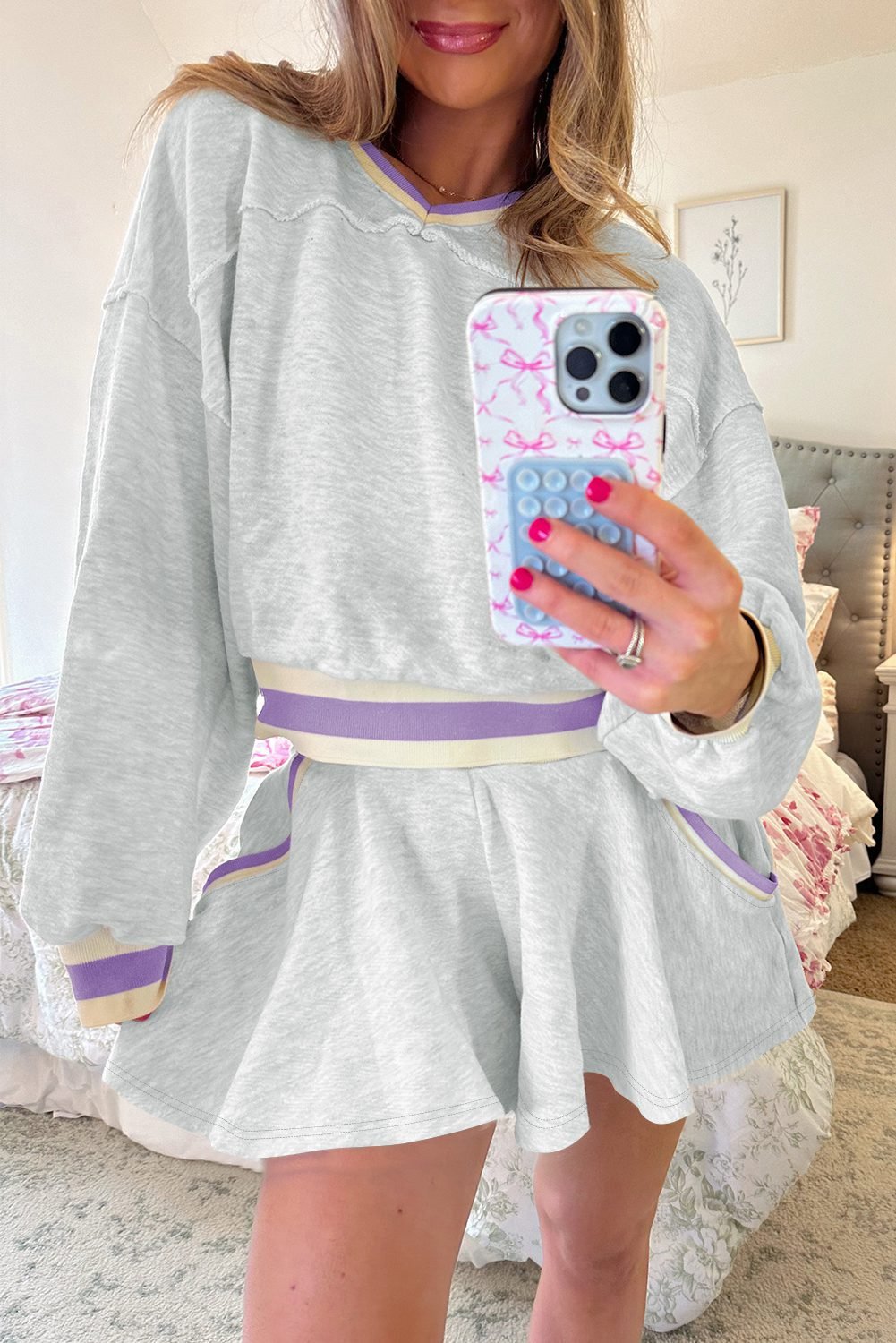 Light Grey Contrast Striped Bands Cropped Pullover And Athletic Short Set