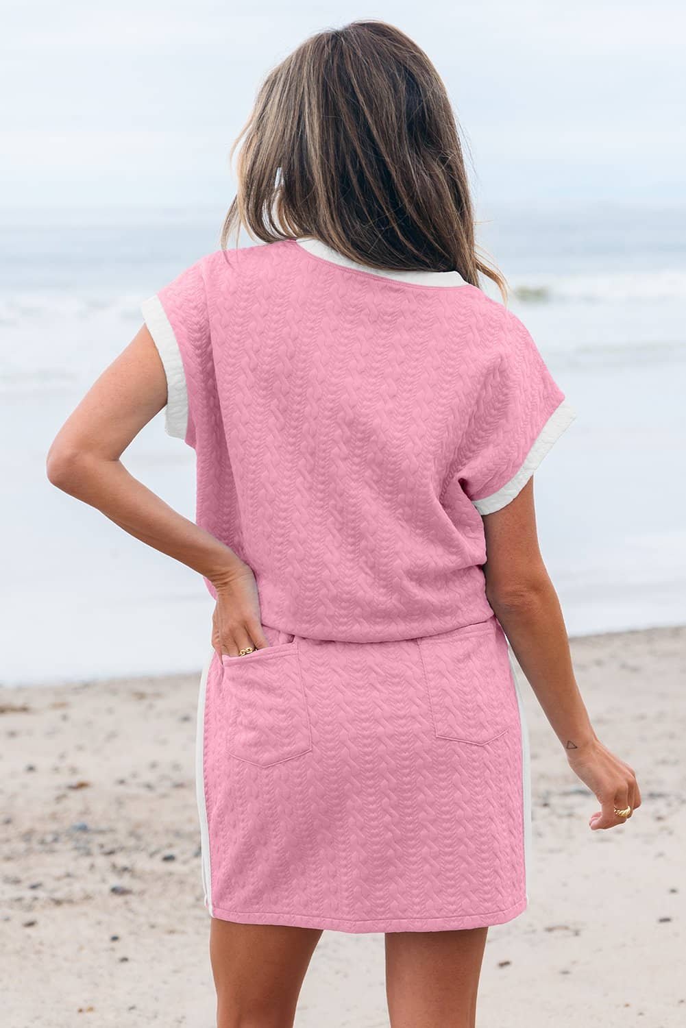 Pink Contrast Trim Textured Crewneck Tee And Pocketed Skirt Set