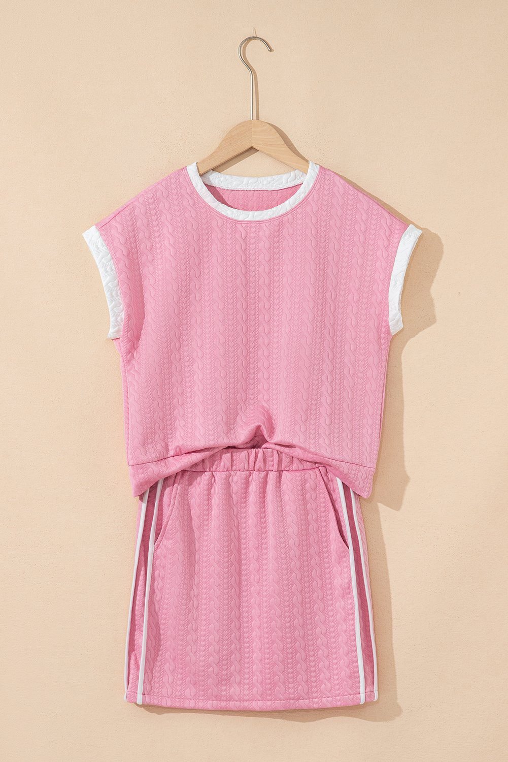 Pink Contrast Trim Textured Crewneck Tee And Pocketed Skirt Set