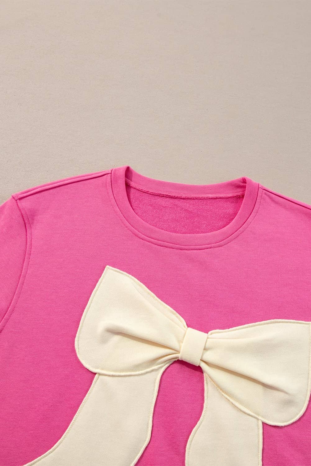 Strawberry Pink Contrasting Color Ribbon Bow Front Patch Loose Tee With Slits