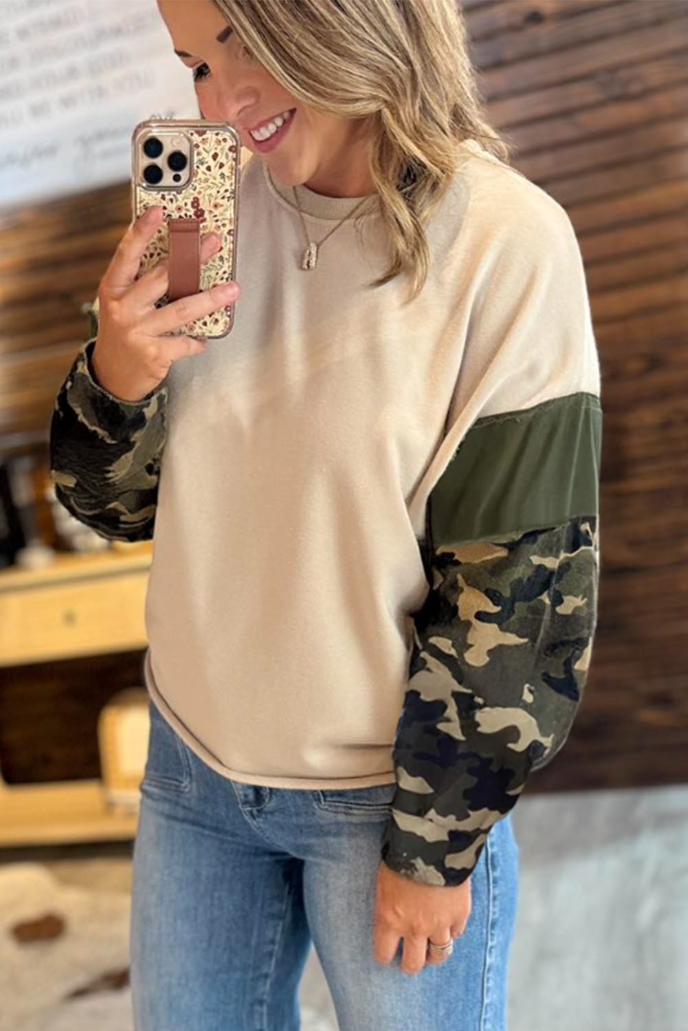 Apricot Camo Print Patchwork Sleeve Raw Hem Plus Size Sweatshirt - Image 2