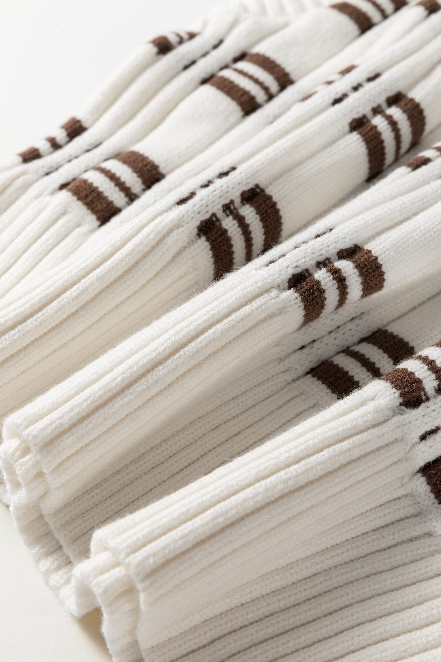 White Contrast Geometric Textured Knit V Neck Cropped Sweater Vest