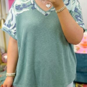 Mist Green Ribbed Camouflage Patchwork Plus Size V Neck Tee