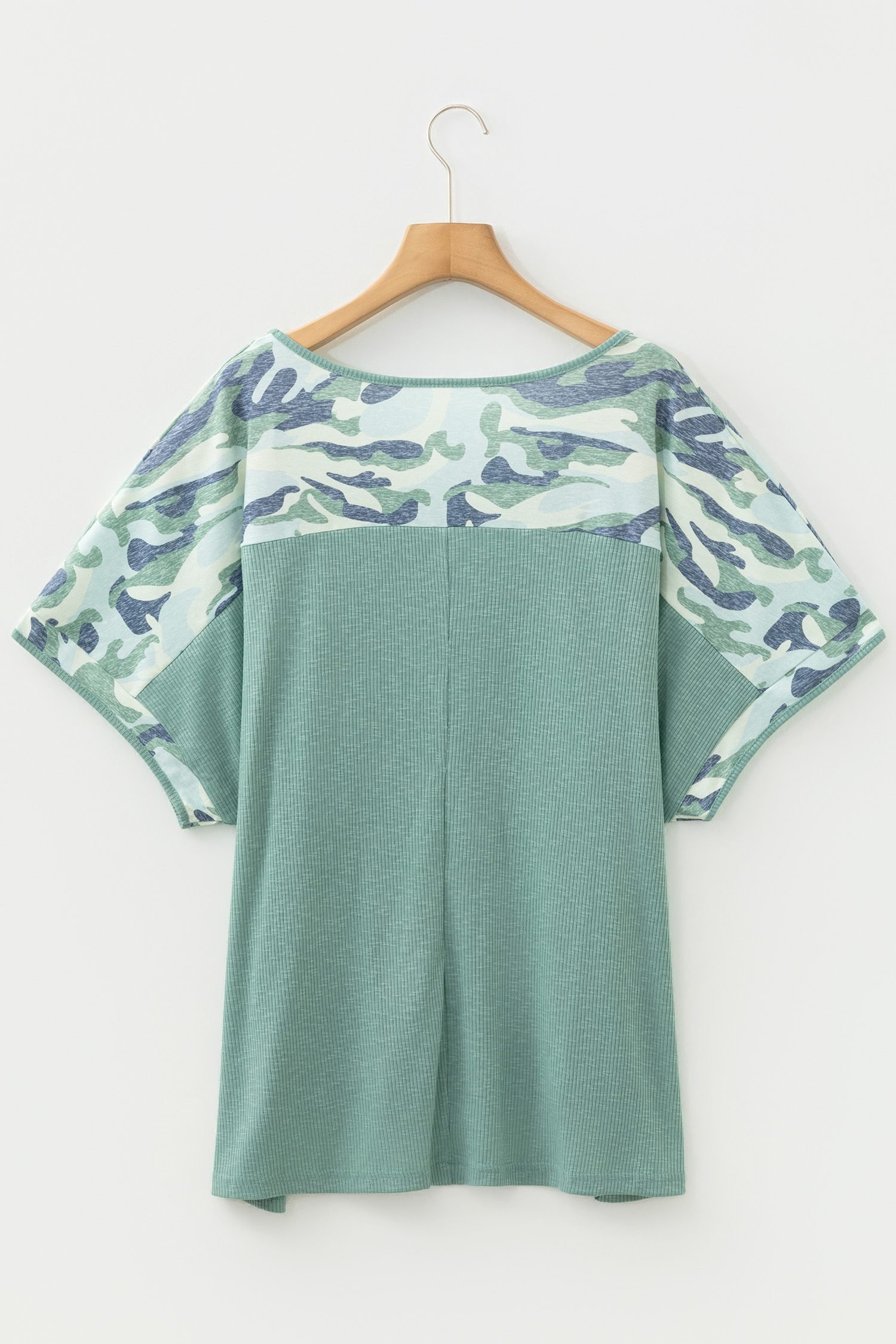 Mist Green Ribbed Camouflage Patchwork Plus Size V Neck Tee