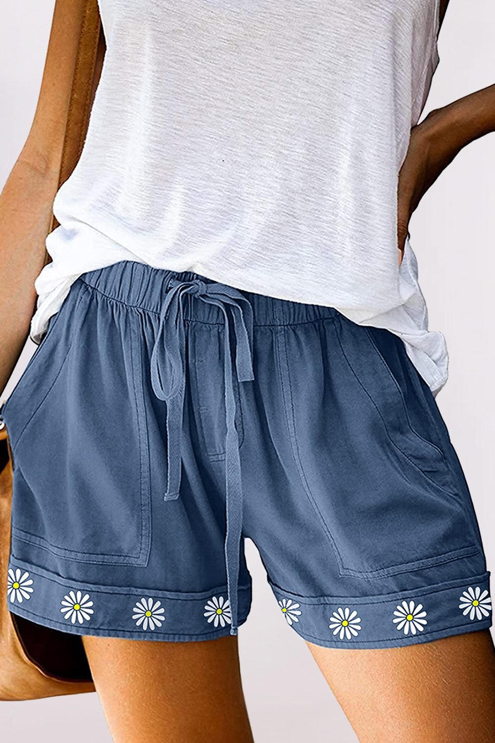Blue Daisy Print Drawstring Waist Shorts with Pockets