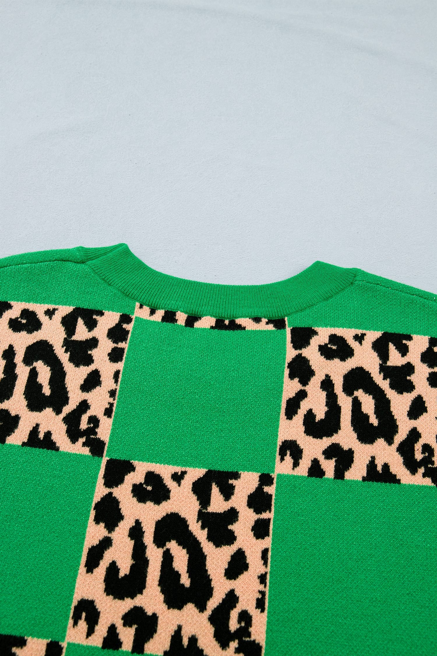Green Plus Size Leopard Contrasted Checkered Short Sleeve Sweater