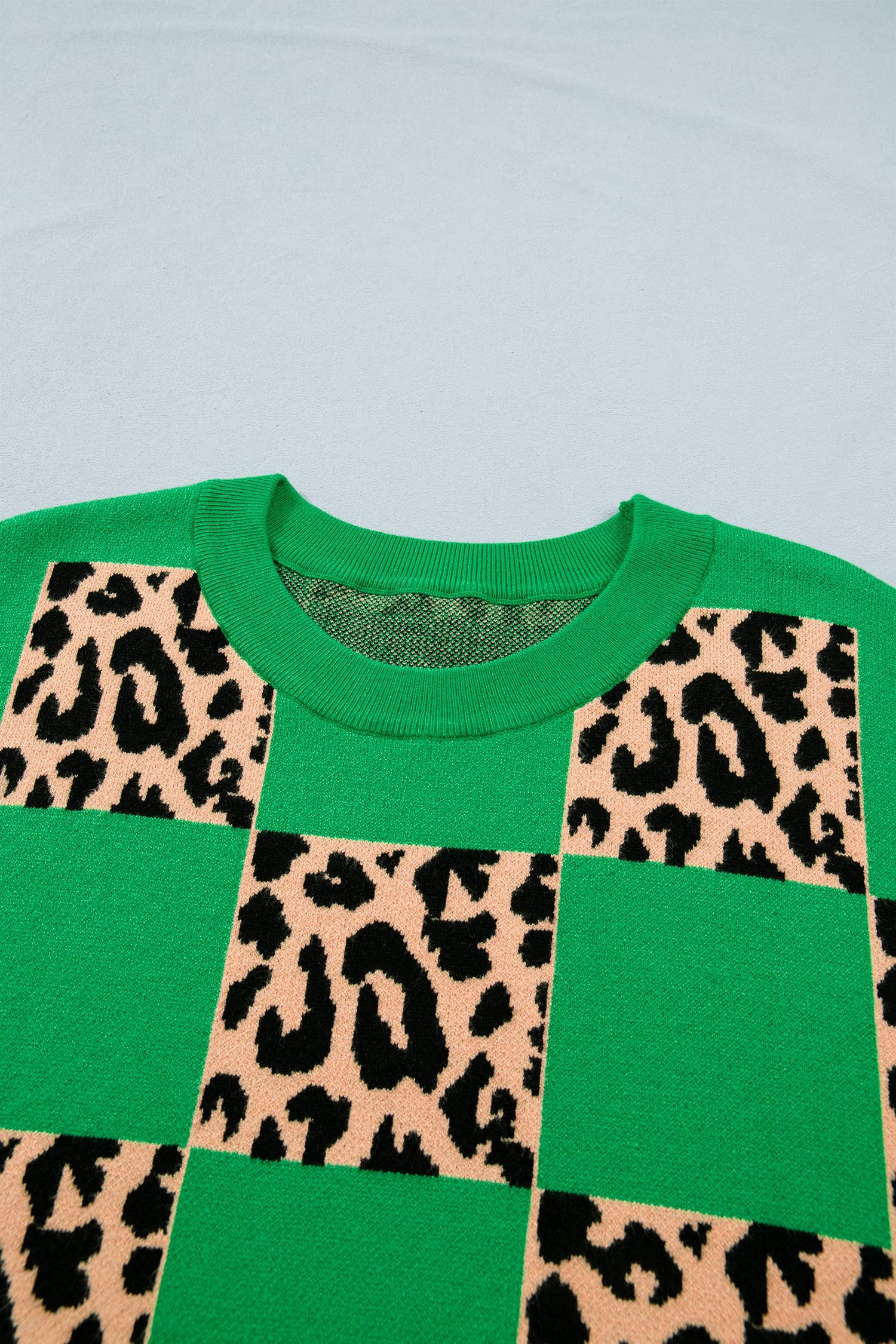 Green Plus Size Leopard Contrasted Checkered Short Sleeve Sweater
