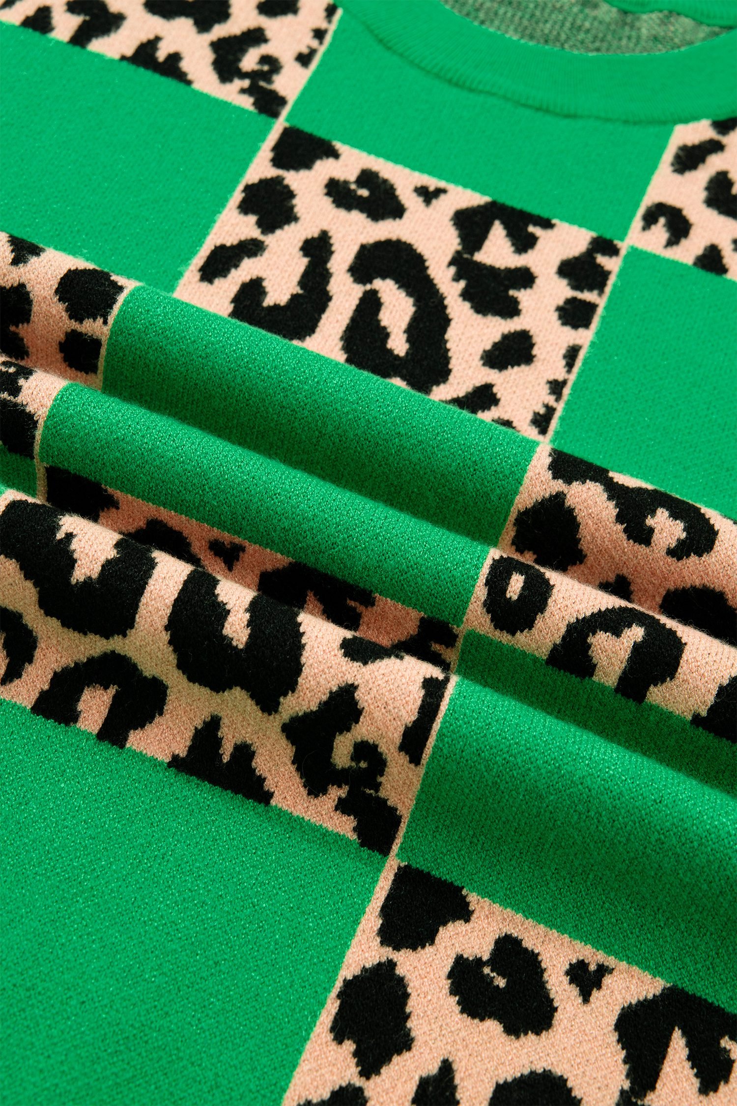 Green Plus Size Leopard Contrasted Checkered Short Sleeve Sweater