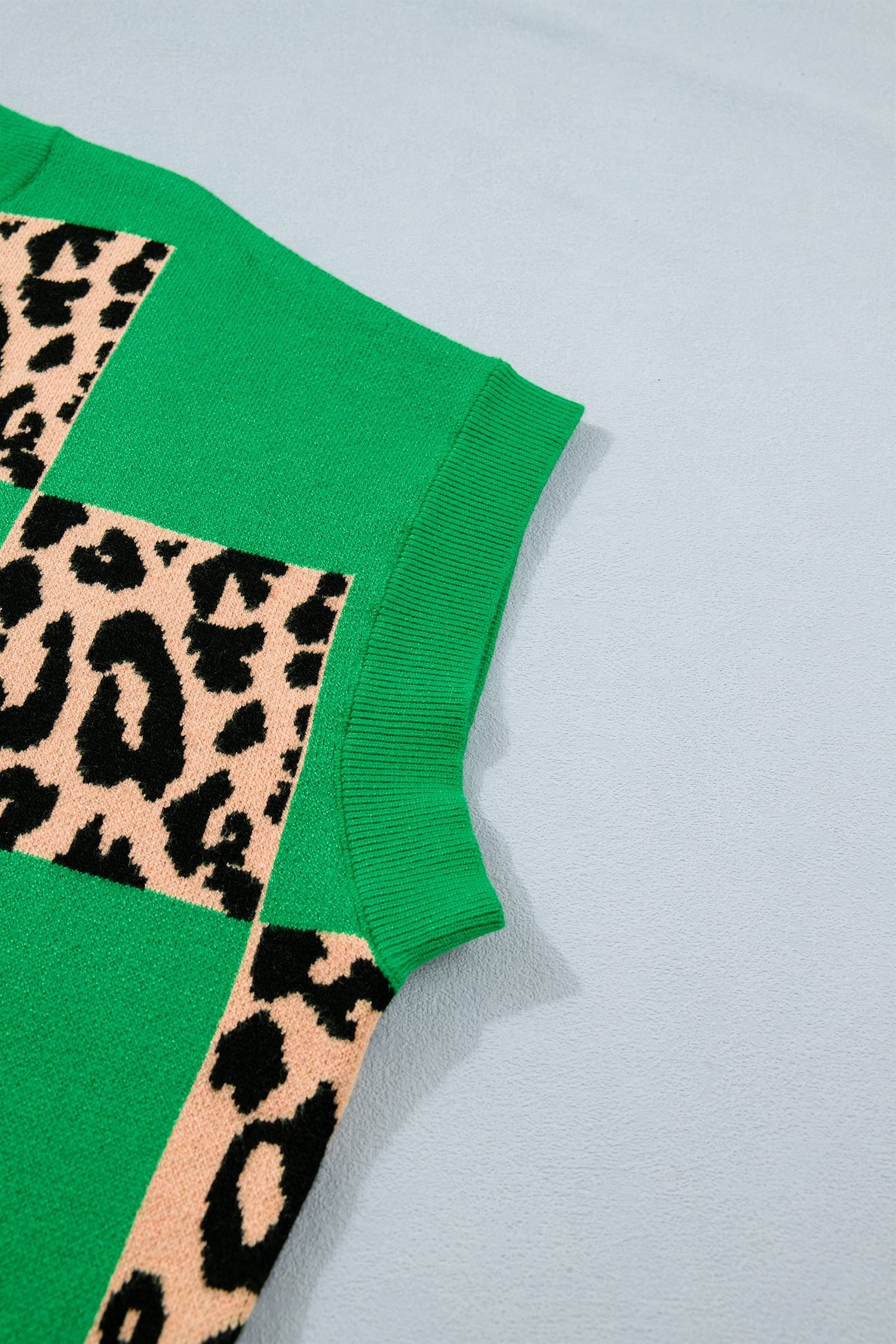 Green Plus Size Leopard Contrasted Checkered Short Sleeve Sweater