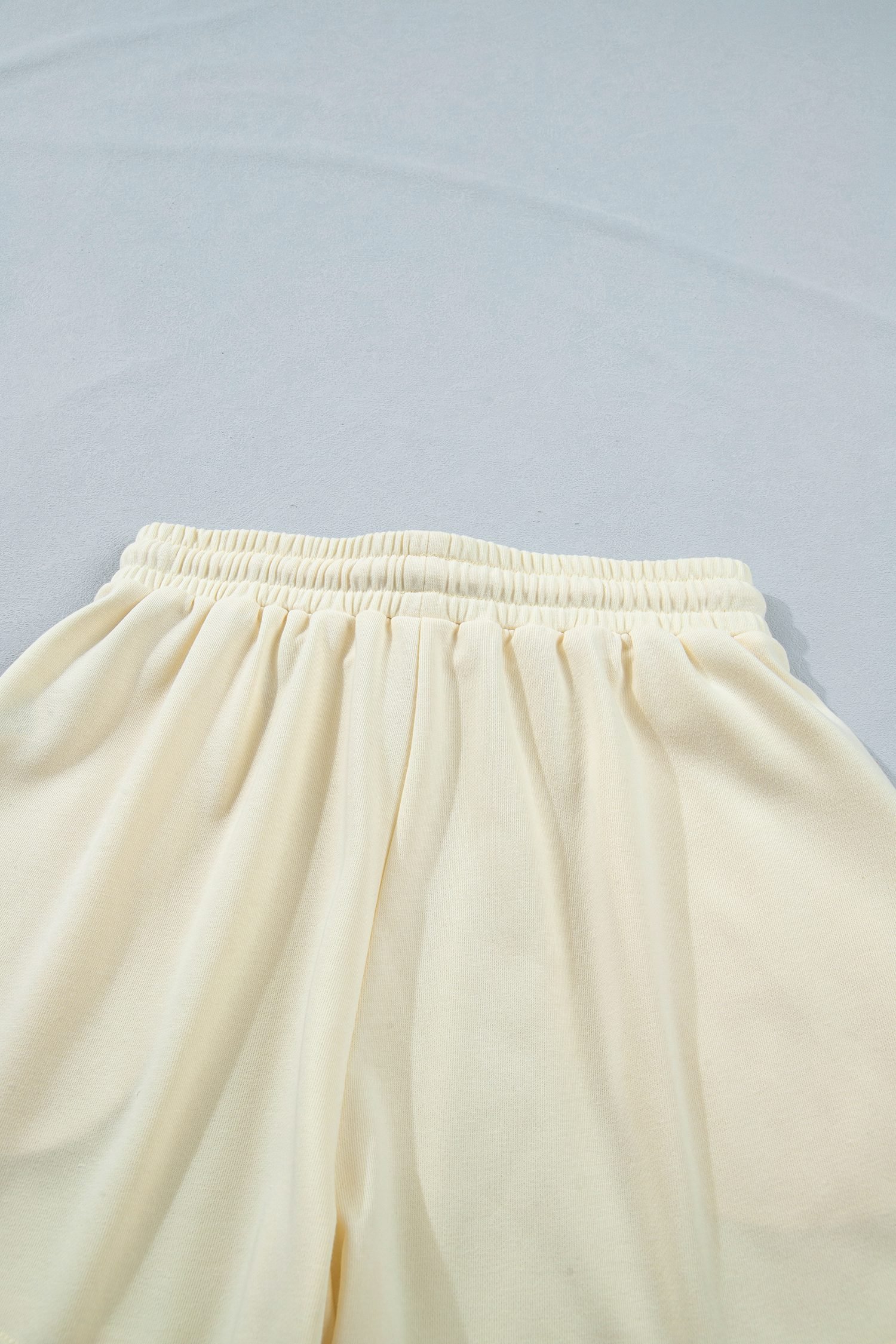 White Contrast Leopard Bow Patched V Neck Loose Tee Drawstring Shorts 2pcs Outfit