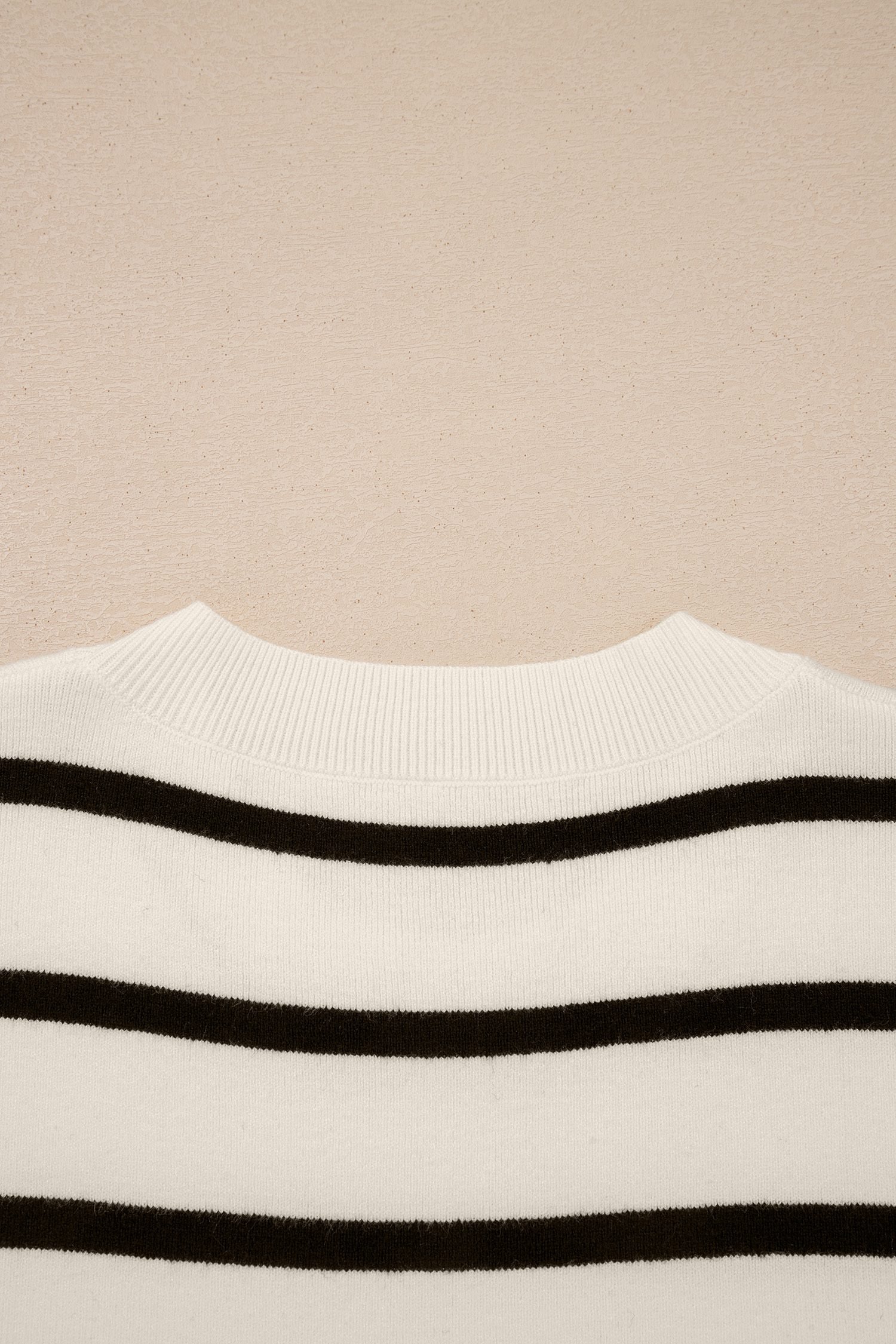 White Side Slits Crewneck Short Sleeve Sweater Tee