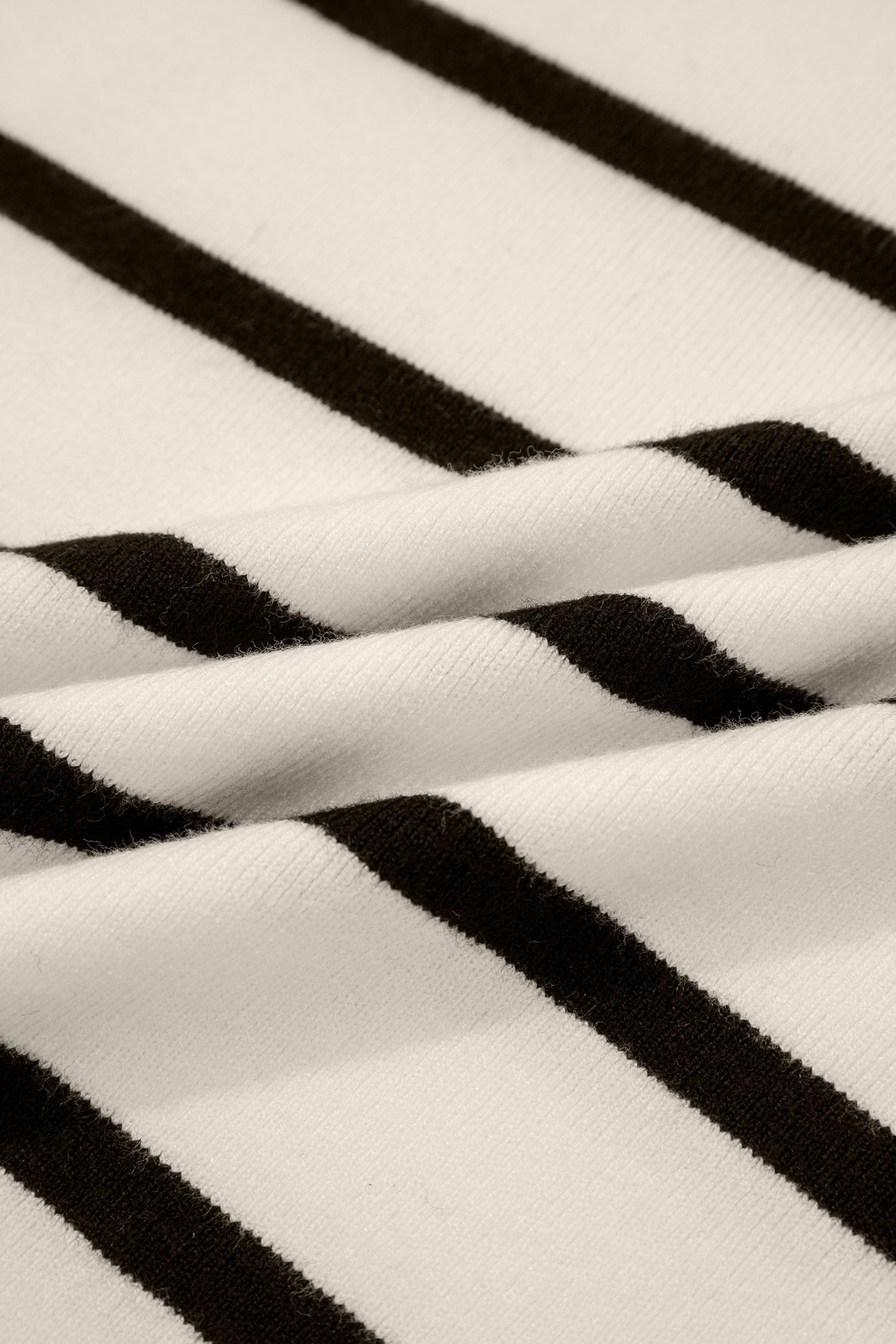 White Side Slits Crewneck Short Sleeve Sweater Tee