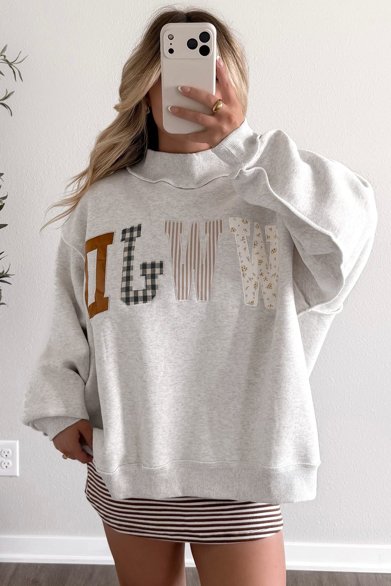 Gray WWJD Mixed Pattern Embroidered Patch Graphic Mock Neck Sweatshirt - Image 3