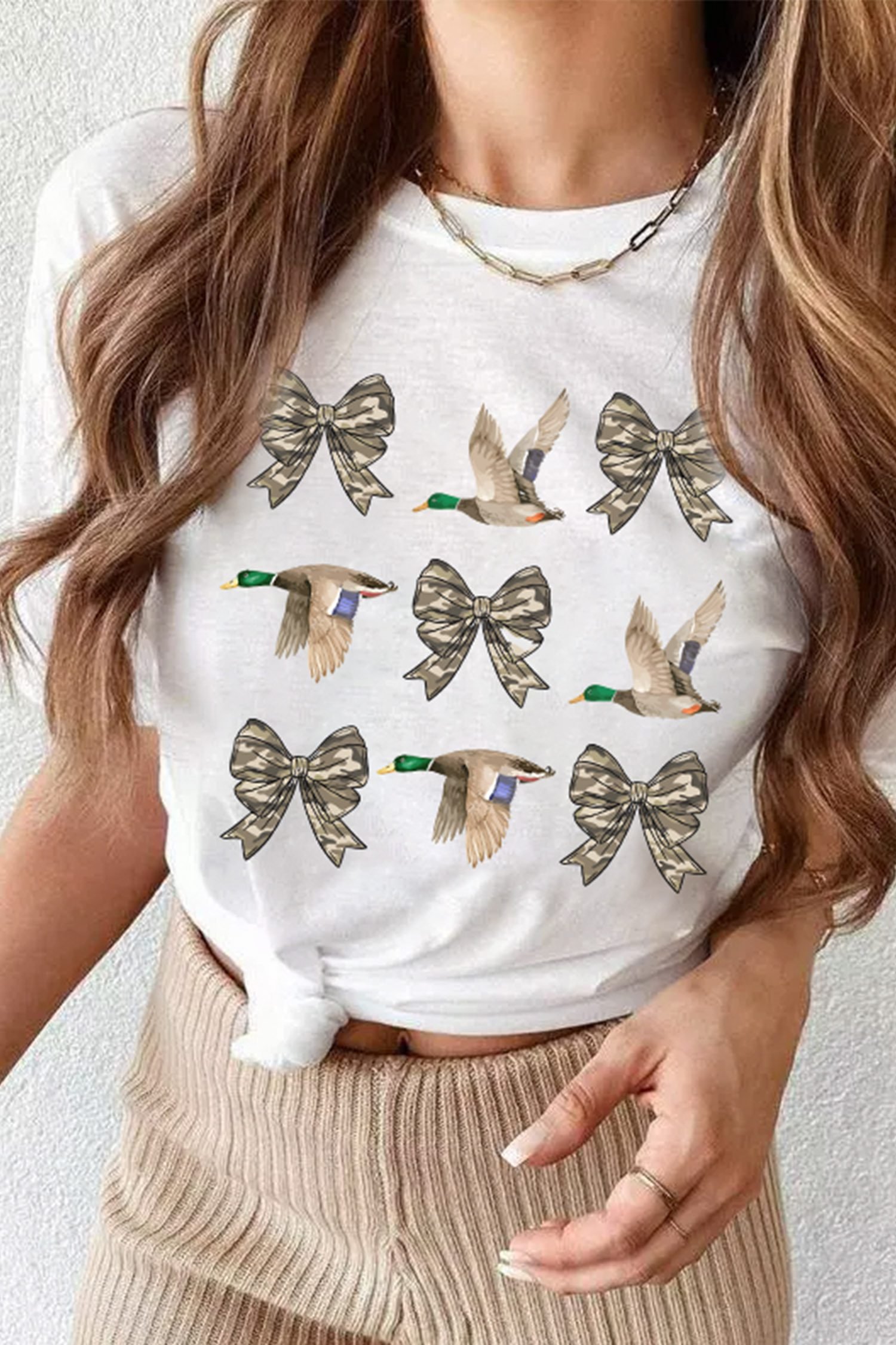 White Camo Bow & Duck Graphic Print Crew Neck T-shirt - Image 4
