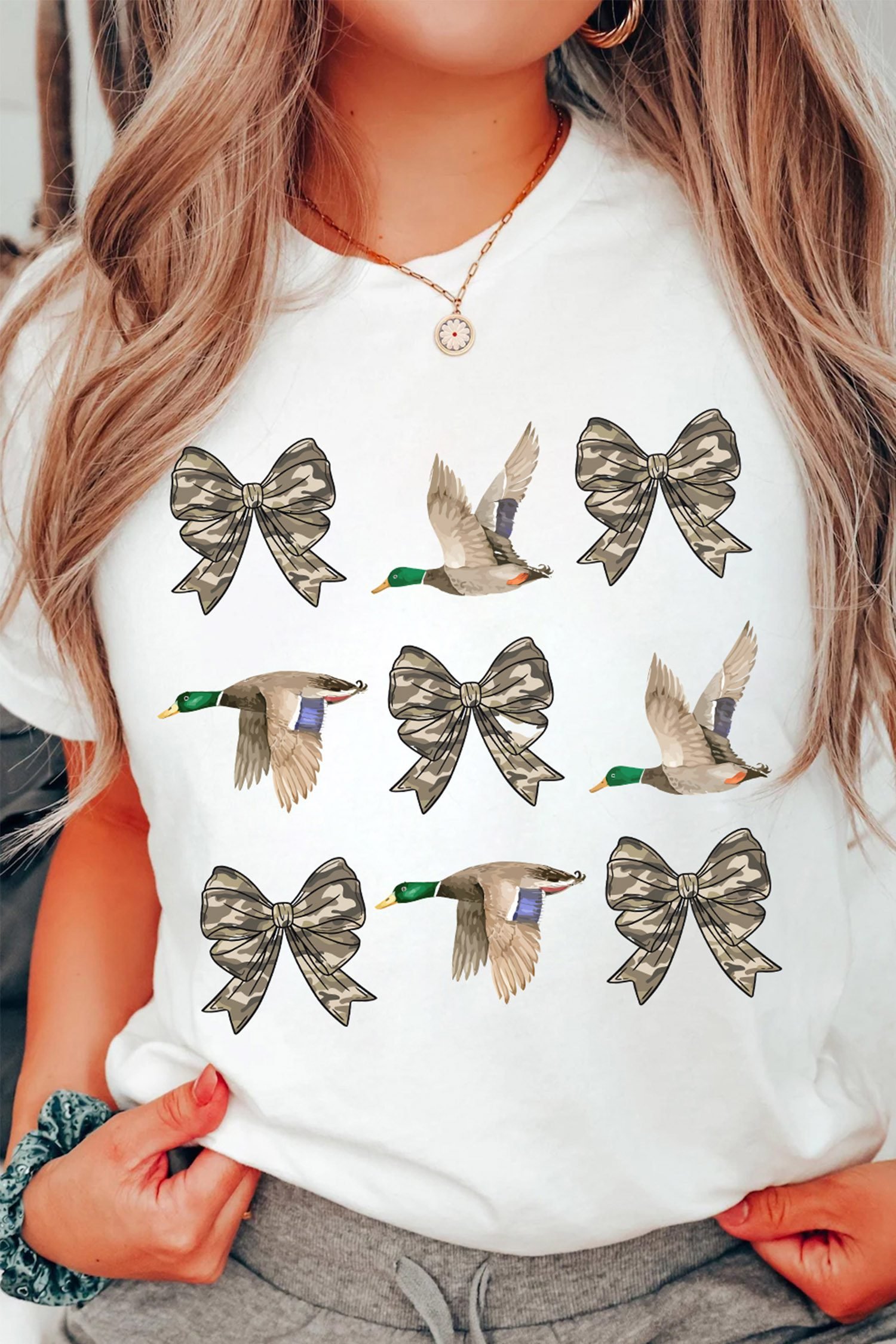 White Camo Bow & Duck Graphic Print Crew Neck T-shirt - Image 9
