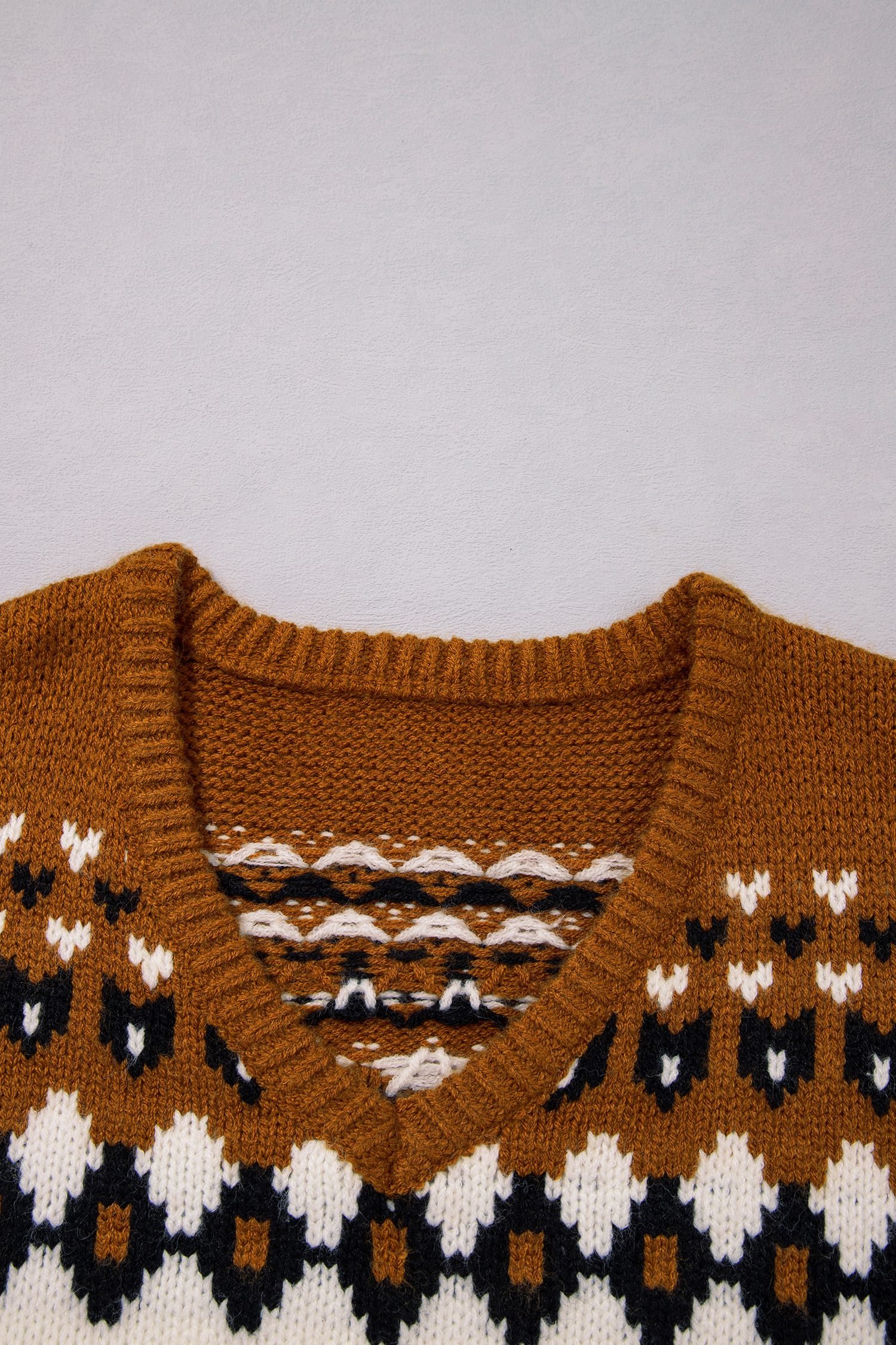 Brown V Neck Short Sleeve Geometric Print Western Style Knit Tee - Image 12