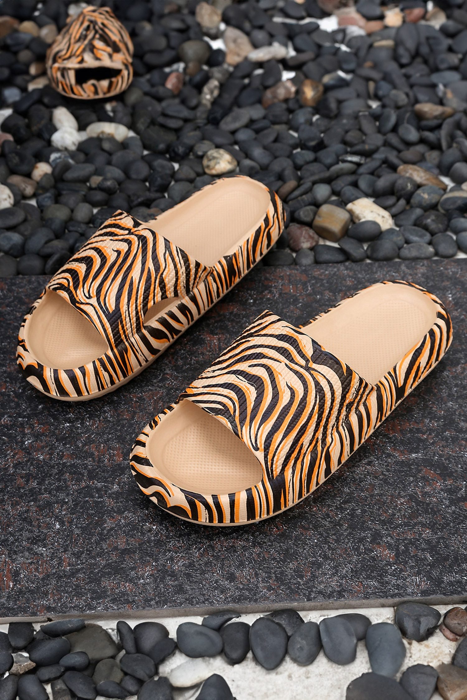 honey gold Tiger Print Hollow Out Detail Casual Slippers